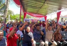 Paslon Sri Budiman – Septi Sampaikan Visi Misi Depan Ratusan Warga Desa Taba Terunjam