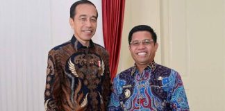 Bupati Lebong, Kopli Ansori bersama Presiden Jokowi saat menerima penghargaan/Dok