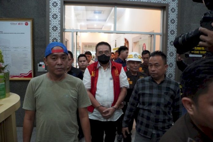 image_750x_67c6e6678ceb4 Mantan Gubernur Bengkulu, Ridwan Mukti saat digiring penyidik