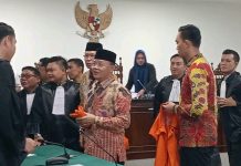Sidang Perdana Mantan Gubernur Bengkulu Rohidin Mersyah Beserta Sekda dan Ajudannya