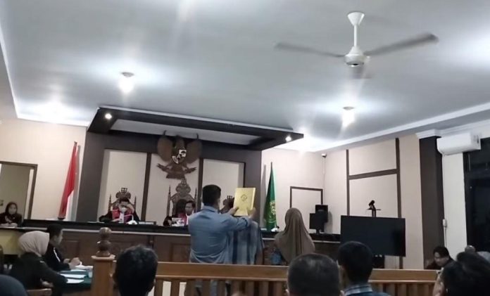 Sidang dugaan pemalsuan dokumen tanah di PN Bintuhan, Rabu, 16 Juli 2025, Foto: Dok/Tangkapan Layar - Radar Kaur