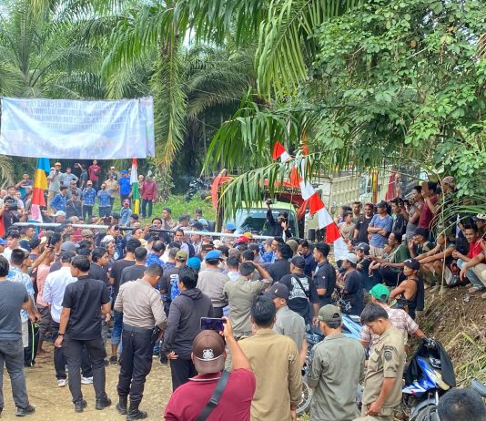 Konflik di PT RAA Terus Bermunculan, Kini Giliran Massa Blokade Jalan Pintu Masuk