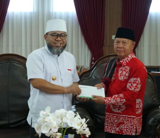 Gubernur Helmi Hasan Tekankan Syiar Al-Qur’an di Atas Prestasi, Serahkan Bantuan Rp30 Juta untuk Kafilah STQN Bengkulu
