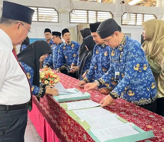 Penandatanganan Perjanjian Kerja DLHK, Asisten II Tekankan Tanggung Jawab Kolektif