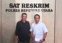 Anggota DPRD Bengkulu Utara, Edi Putra didampingi kuasa hukum usai melapor ke Polres Bengkulu Utara, Rabu, 25 Februari 2026, Foto: Dok