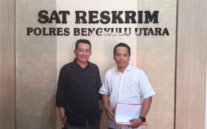 Anggota DPRD Bengkulu Utara, Edi Putra didampingi kuasa hukum usai melapor ke Polres Bengkulu Utara, Rabu, 25 Februari 2026, Foto: Dok Anggota DPRD Bengkulu Utara, Edi Putra didampingi kuasa hukum usai melapor ke Polres Bengkulu Utara, Rabu, 25 Februari 2026, Foto: Dok