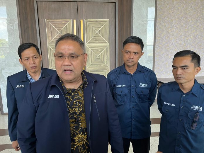 Ketua umum JMSI, Teguh Santosa saat diwawancarai awak Media usai melantik pengurus JMSI Provinsi Bengkulu periode 2026-2030.dok_rd
