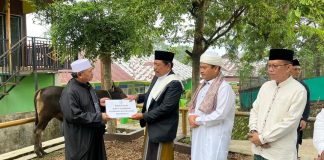 Pemprov Bengkulu Berbagi Kurban, Dua Ekor Sapi Diserahkan ke Masjid Baitul Izzah