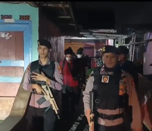 KPK Geledah Rumah Kontraktor Bengkulu Adi Sumarta, Bawa Dua Koper
